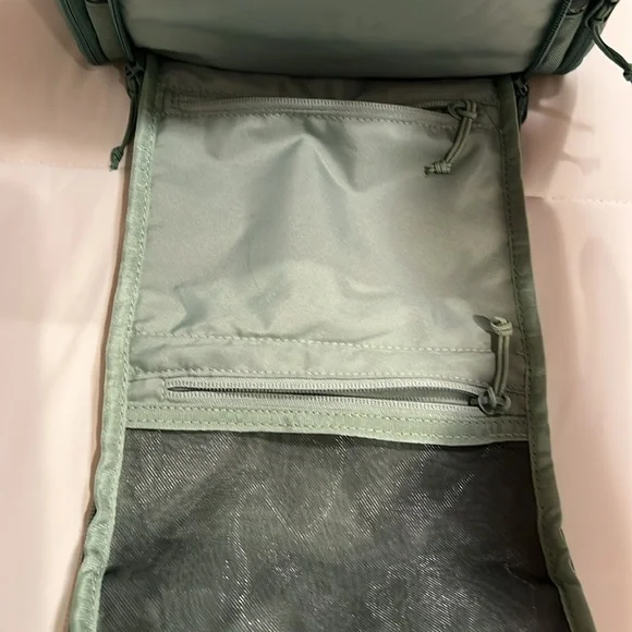 Dakine Large Toiletry bag - Picture 6 of 12